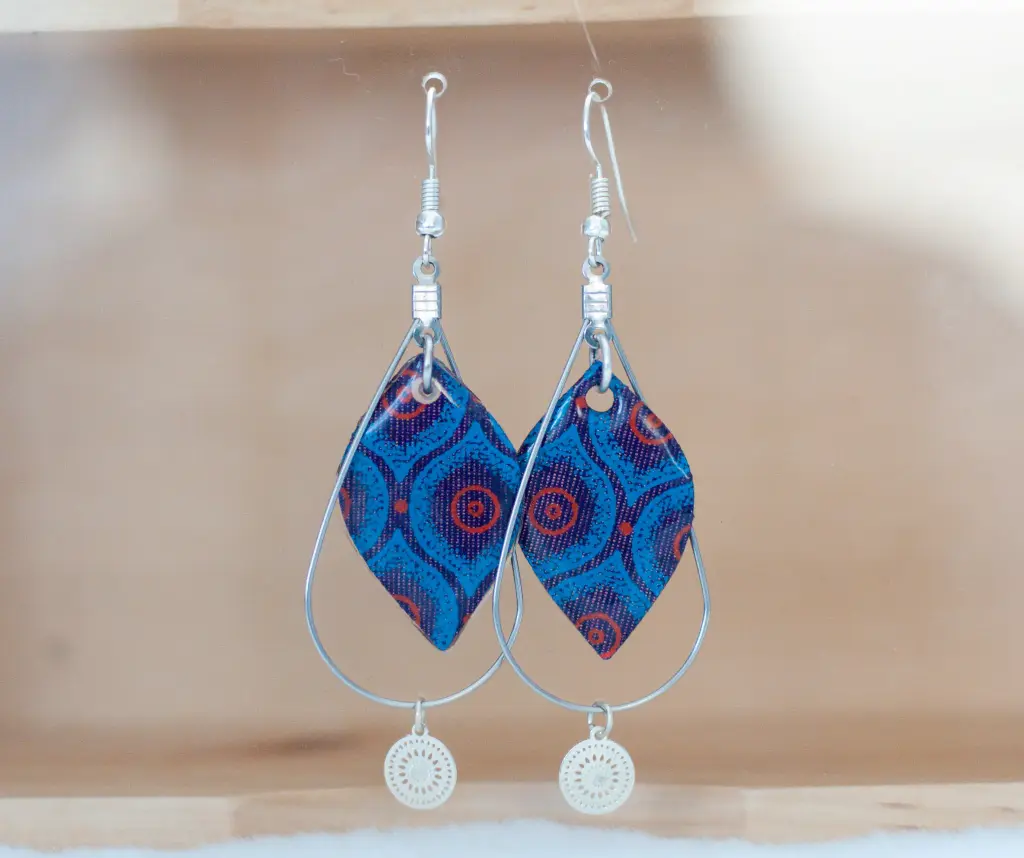 Boucles "Boho" fines gouttes bleues