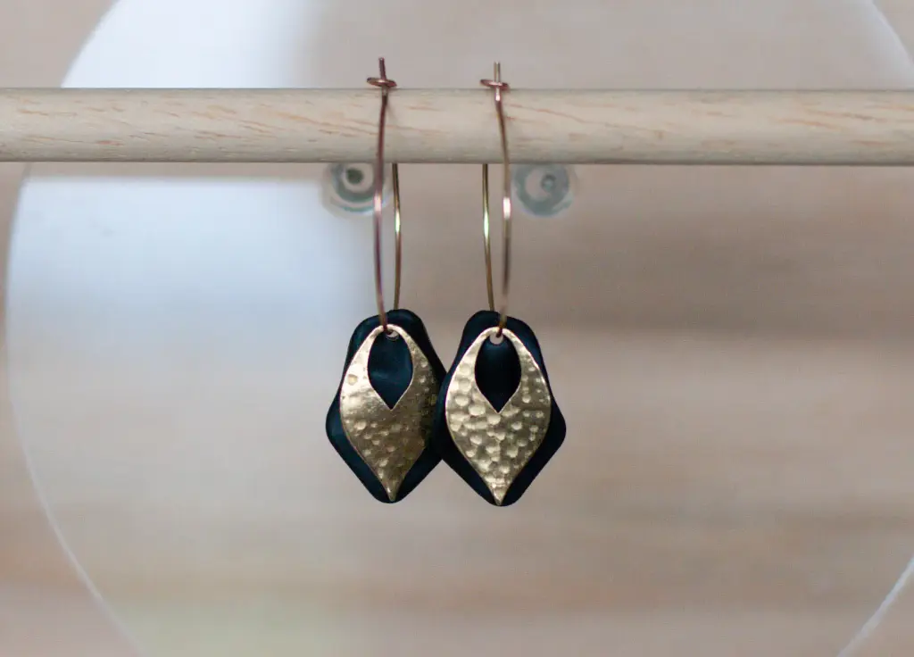Boucles "Douceur" dorées feuilles noires 