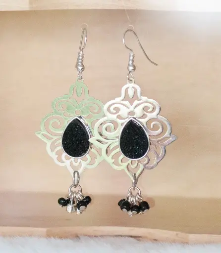 Boucles argentées noires